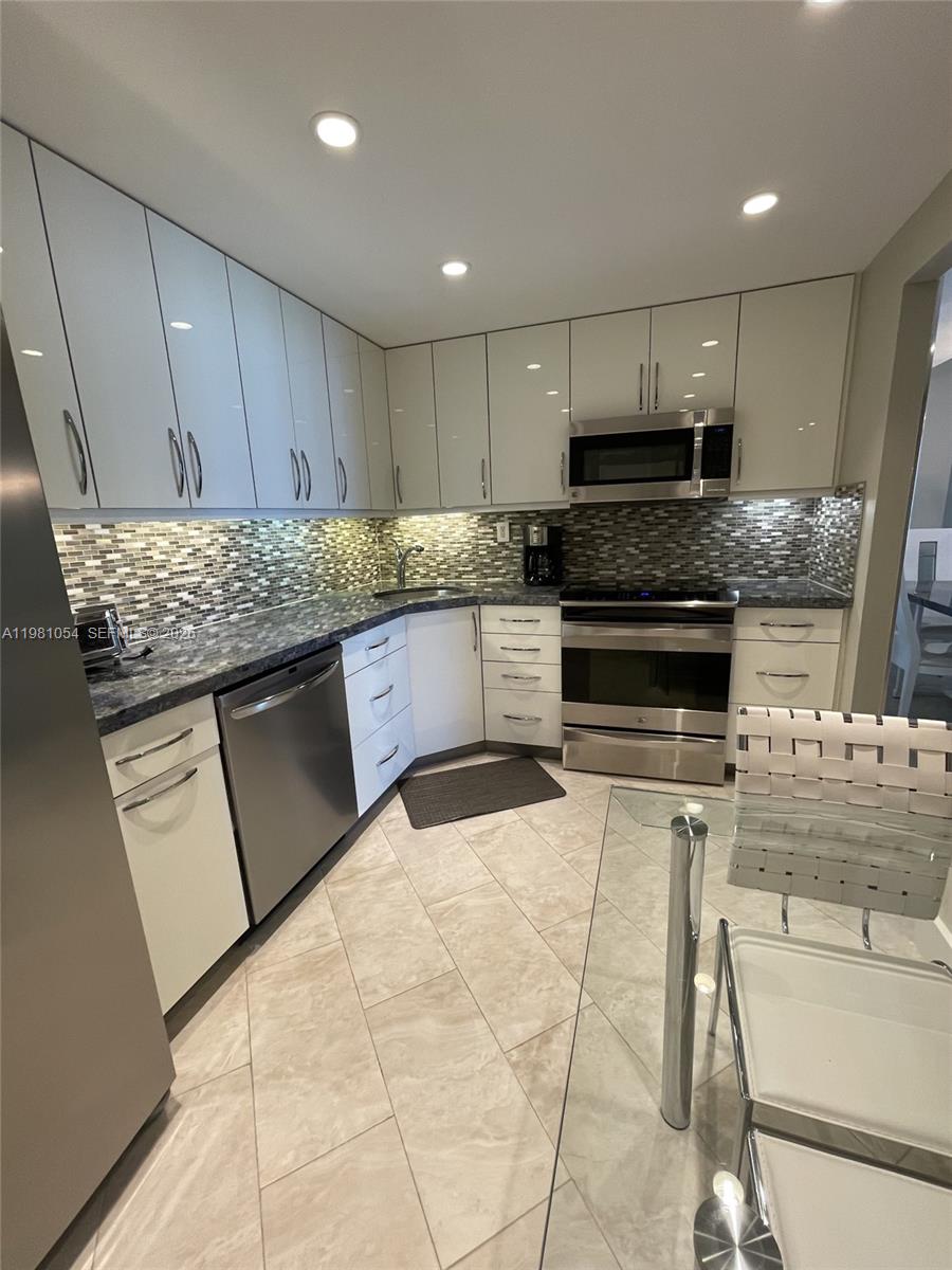 1410 S Ocean Dr # 402
