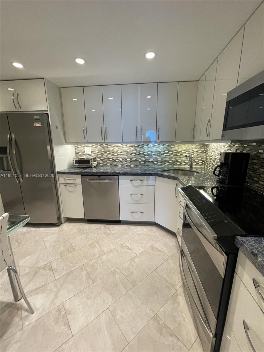 1410 S Ocean Dr # 402