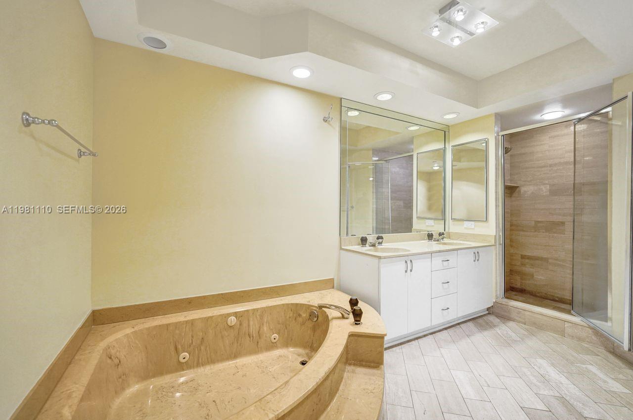 20281 E Country Club Dr # 1703