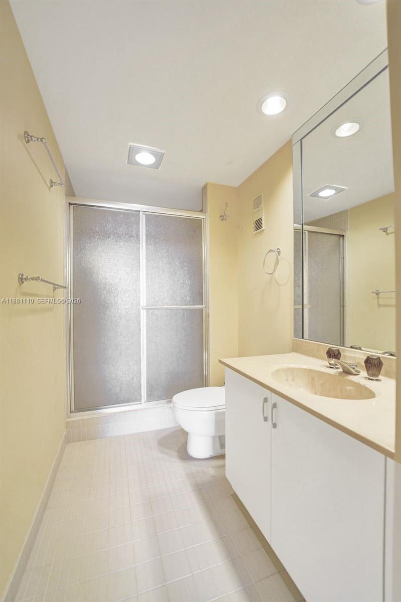 20281 E Country Club Dr # 1703
