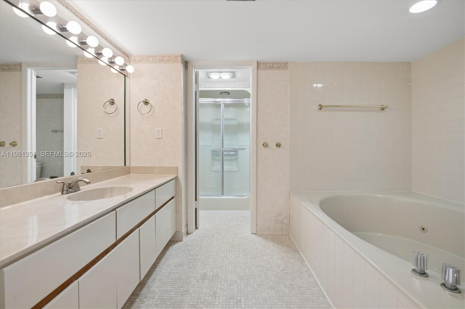 300 Three Islands Blvd # 516