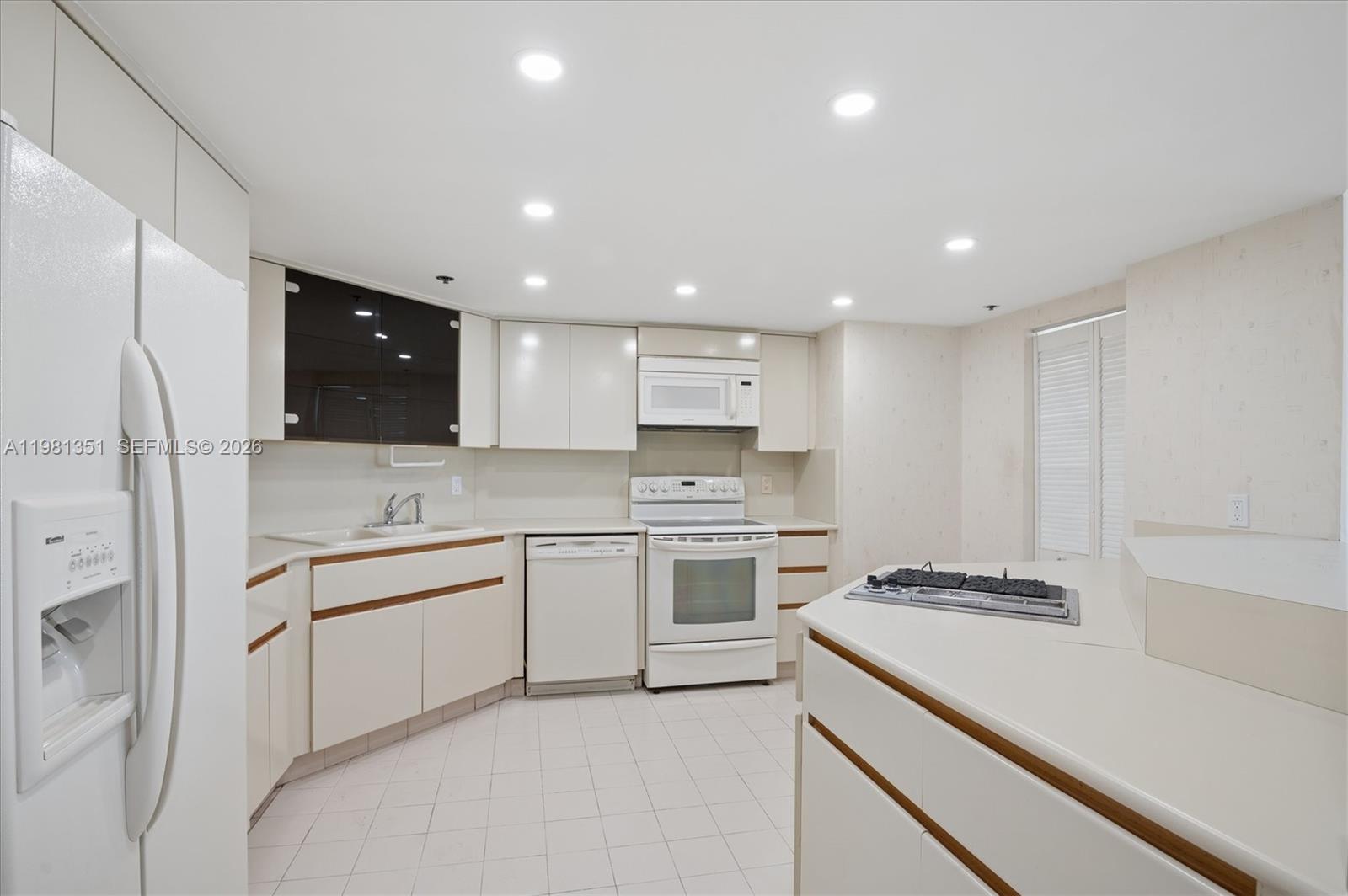300 Three Islands Blvd # 516