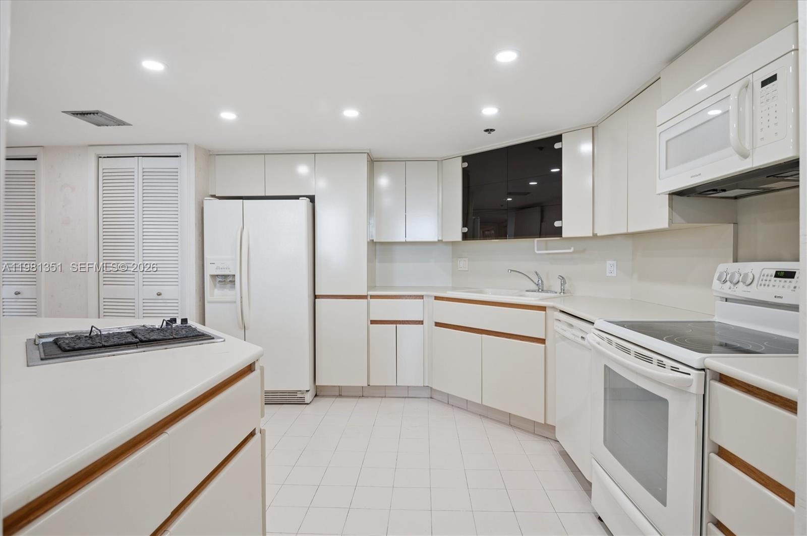 300 Three Islands Blvd # 516