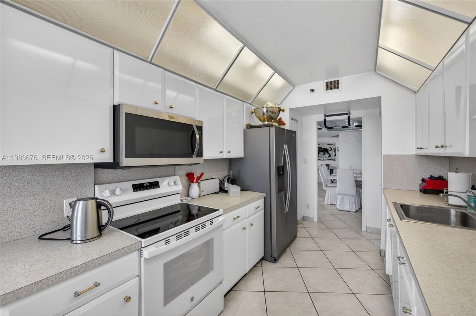 20281 E Country Club Dr # 608