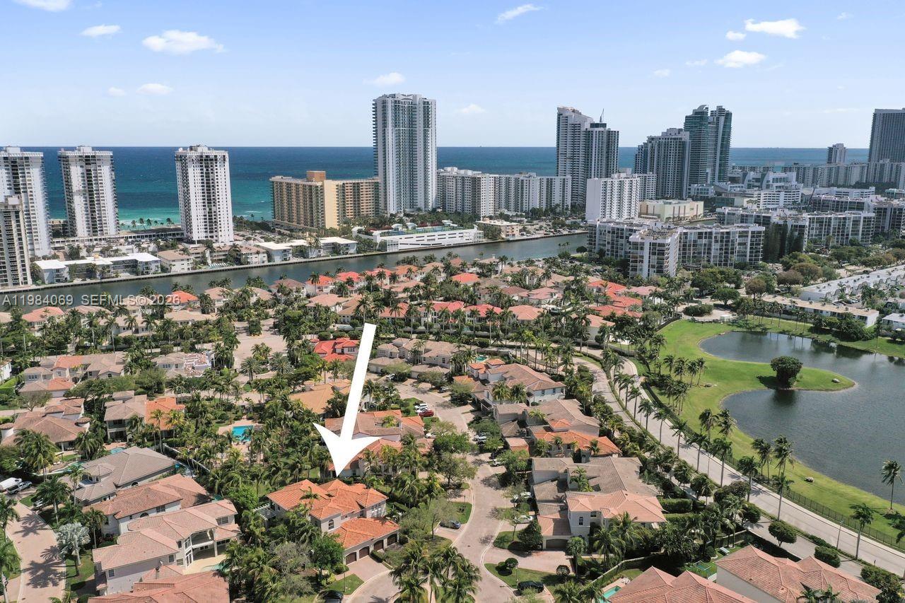 899 W Spinnaker Dr W