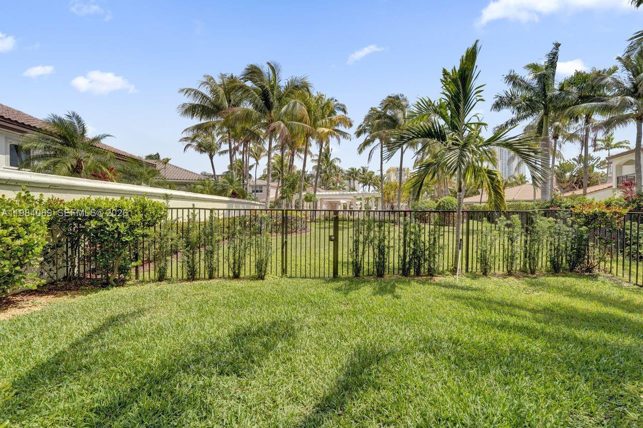 899 W Spinnaker Dr W