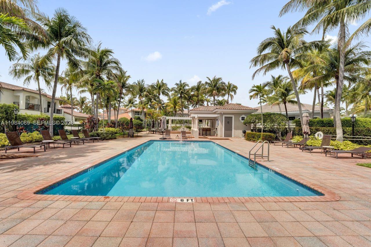 899 W Spinnaker Dr W