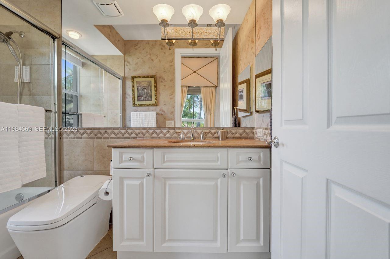 899 W Spinnaker Dr W