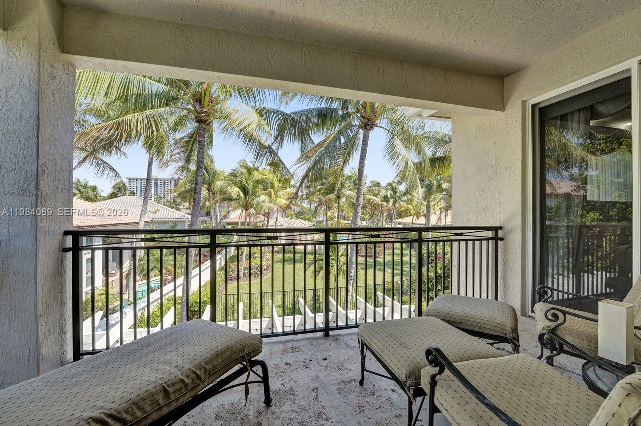 899 W Spinnaker Dr W