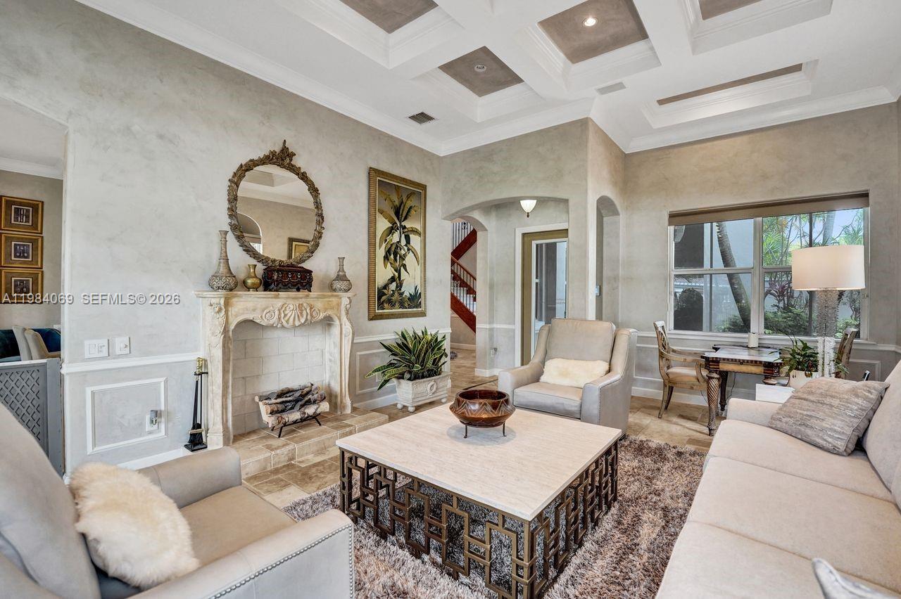 899 W Spinnaker Dr W