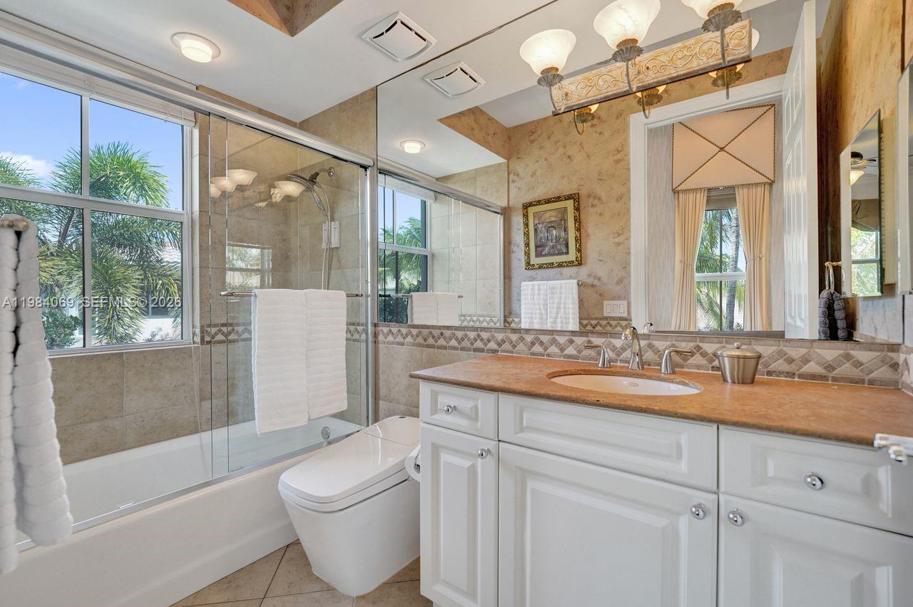 899 W Spinnaker Dr W