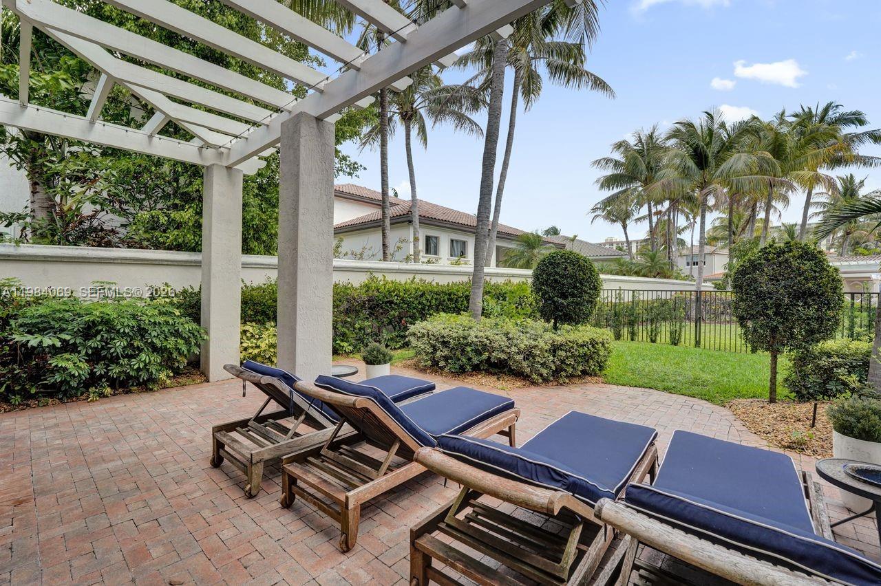 899 W Spinnaker Dr W