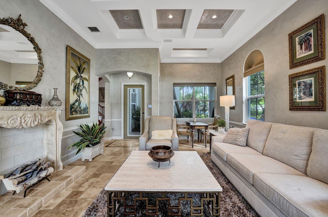 899 W Spinnaker Dr W