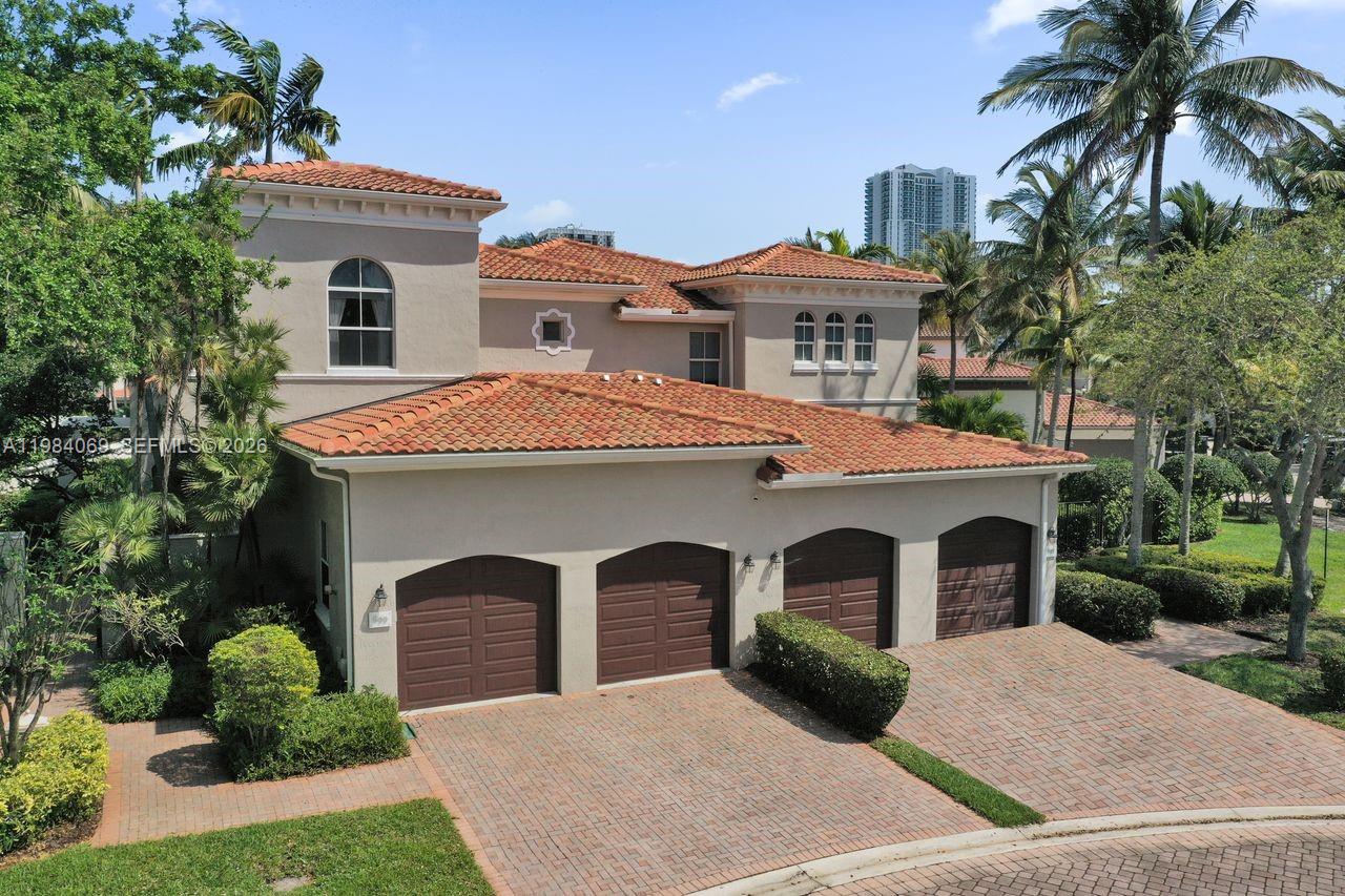 899 W Spinnaker Dr W