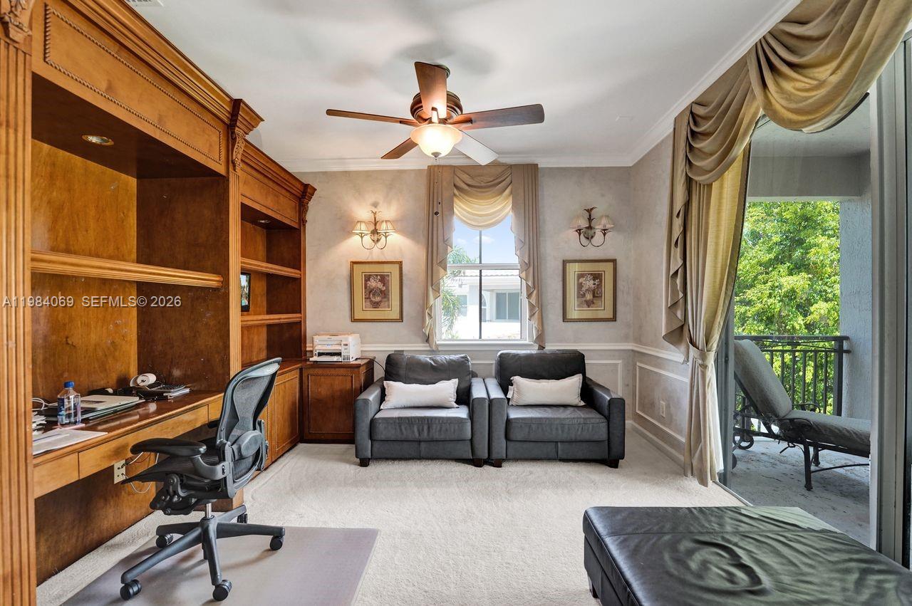 899 W Spinnaker Dr W