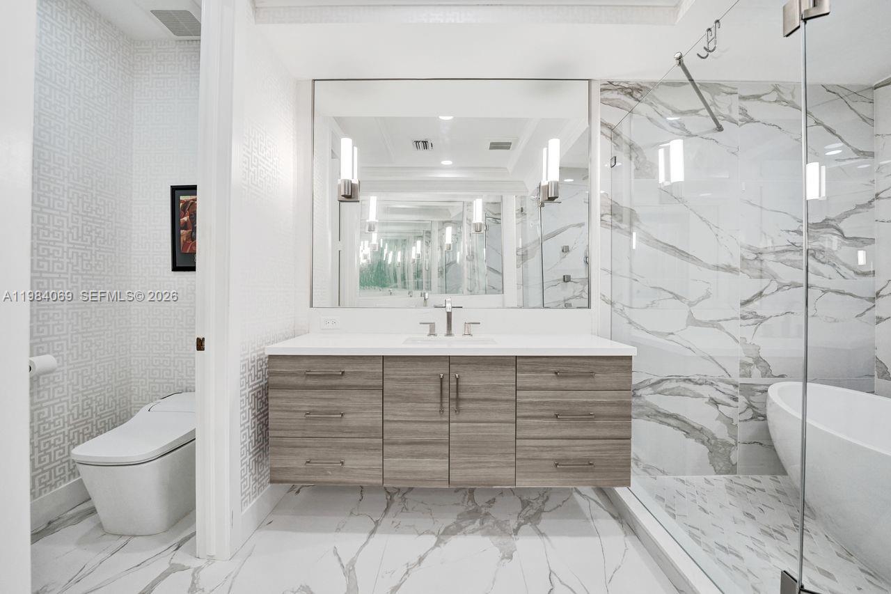 899 W Spinnaker Dr W