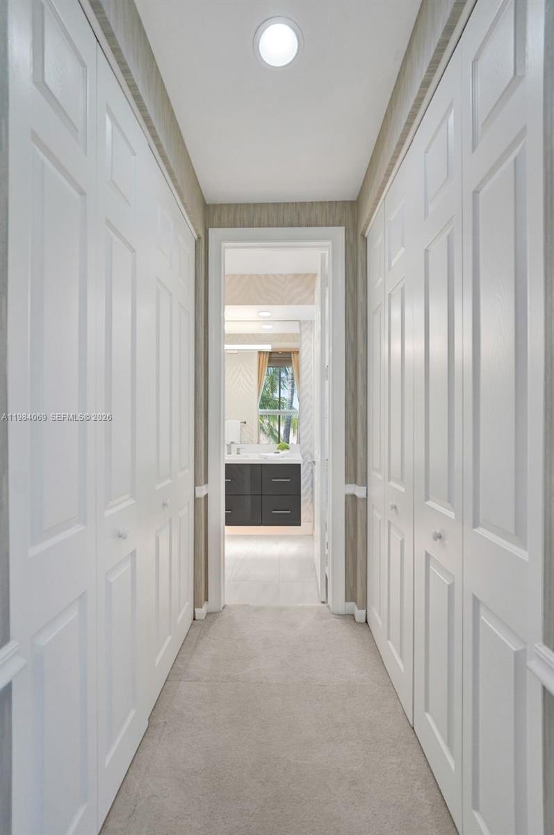 899 W Spinnaker Dr W