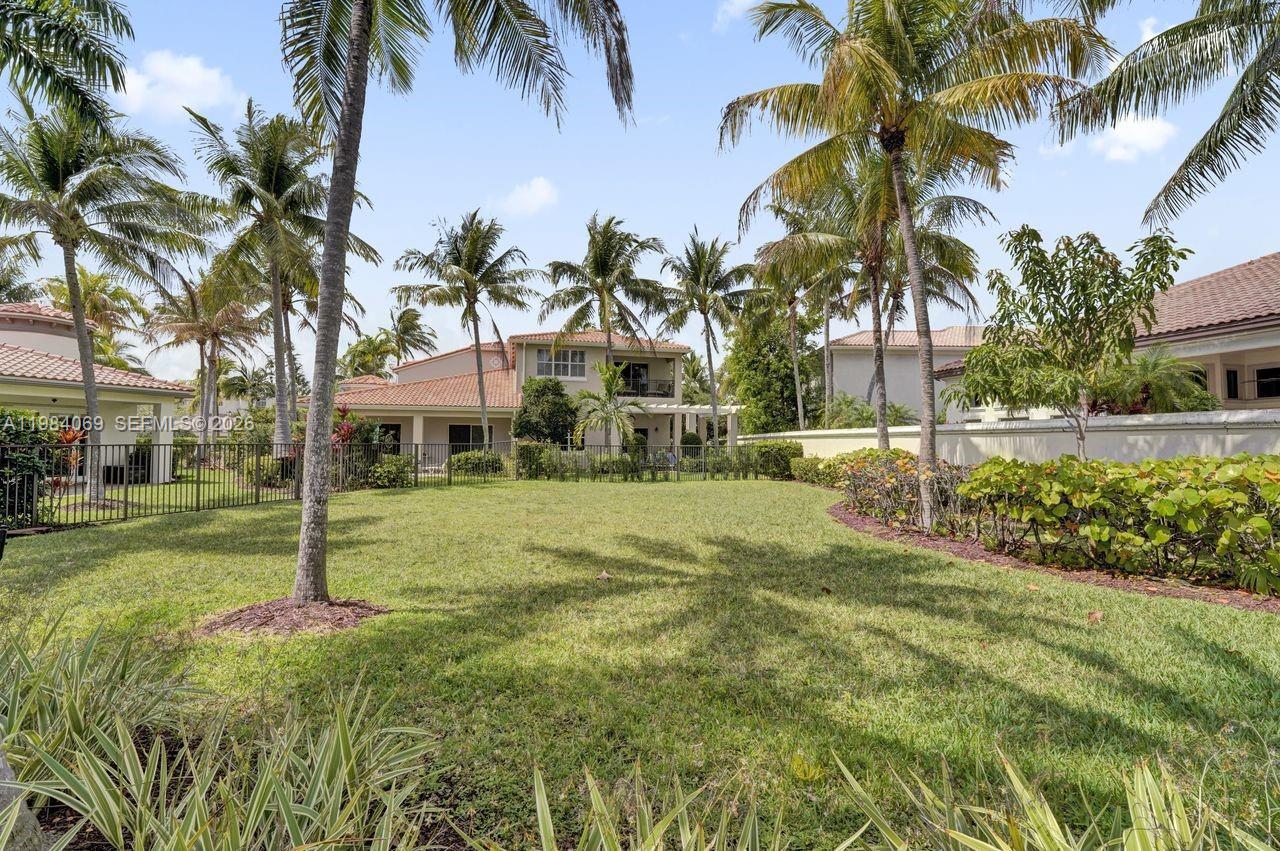 899 W Spinnaker Dr W