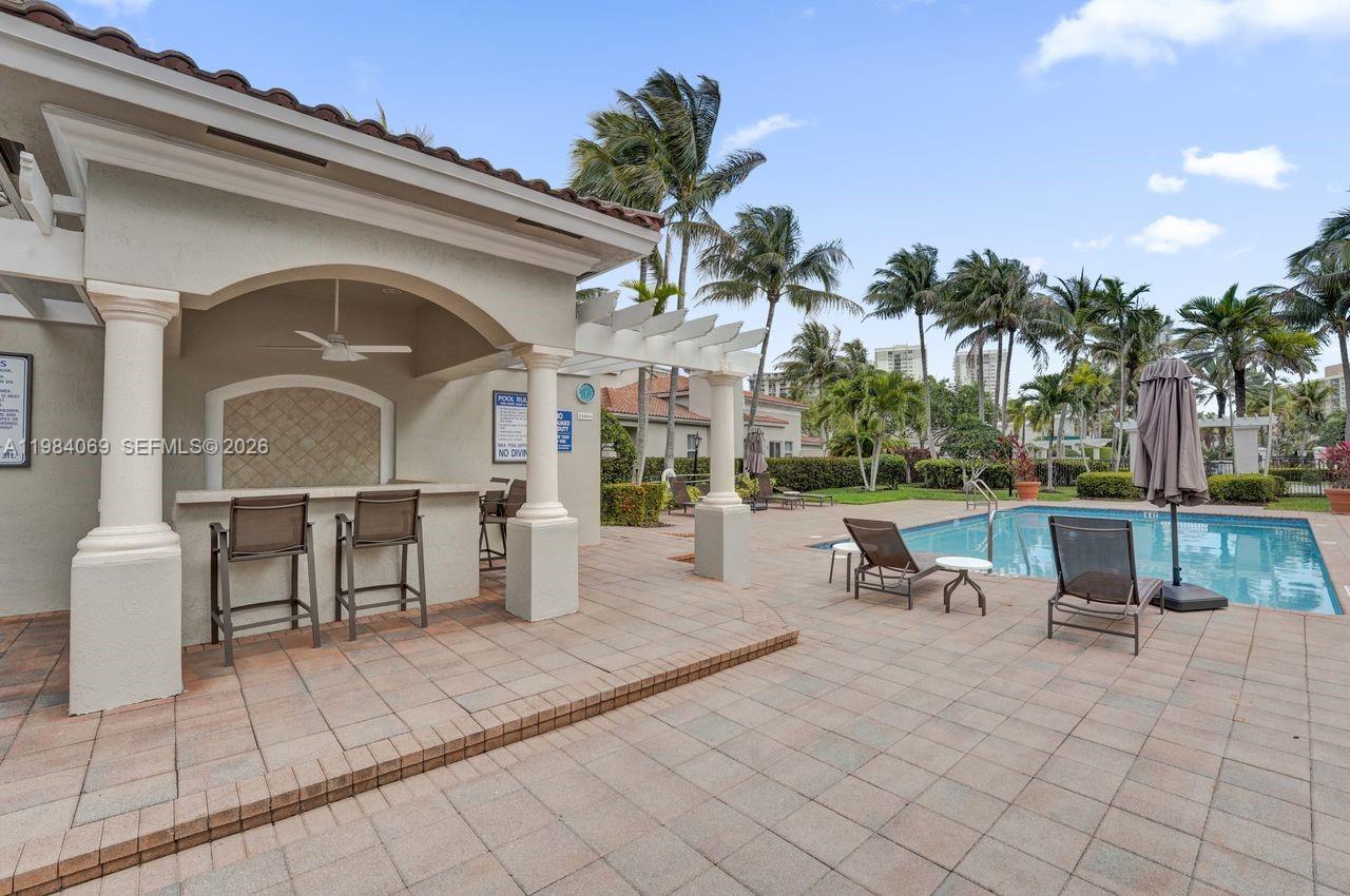 899 W Spinnaker Dr W