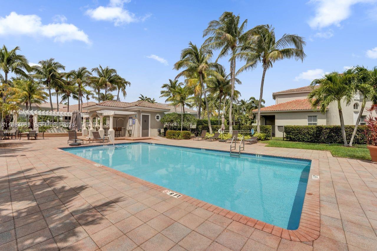 899 W Spinnaker Dr W