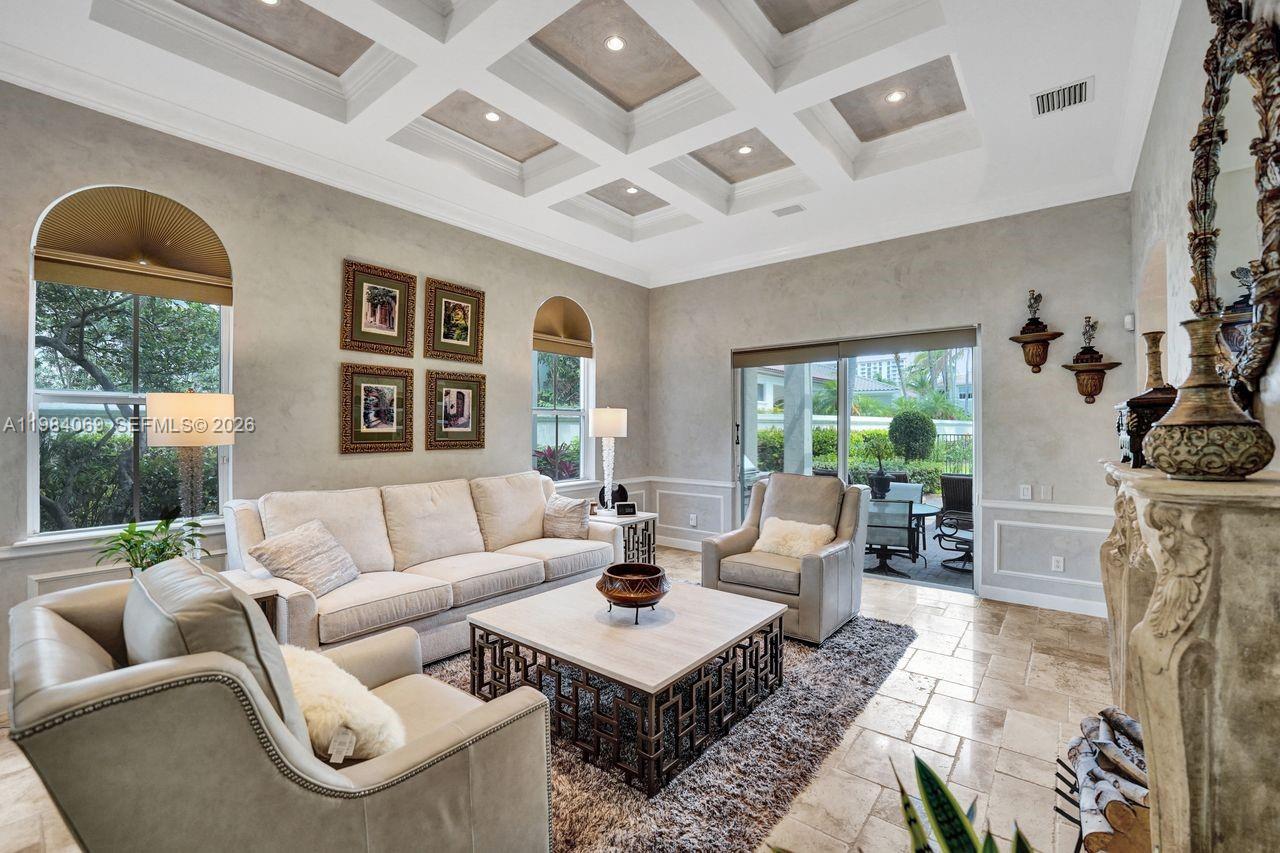 899 W Spinnaker Dr W