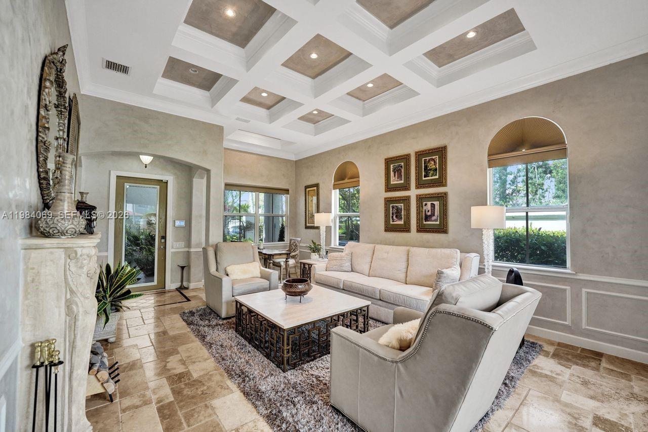 899 W Spinnaker Dr W