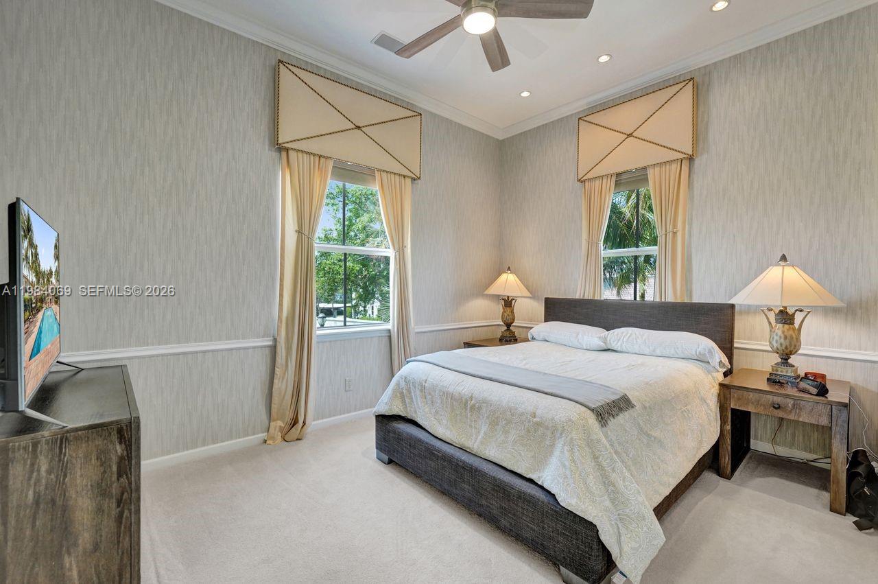 899 W Spinnaker Dr W