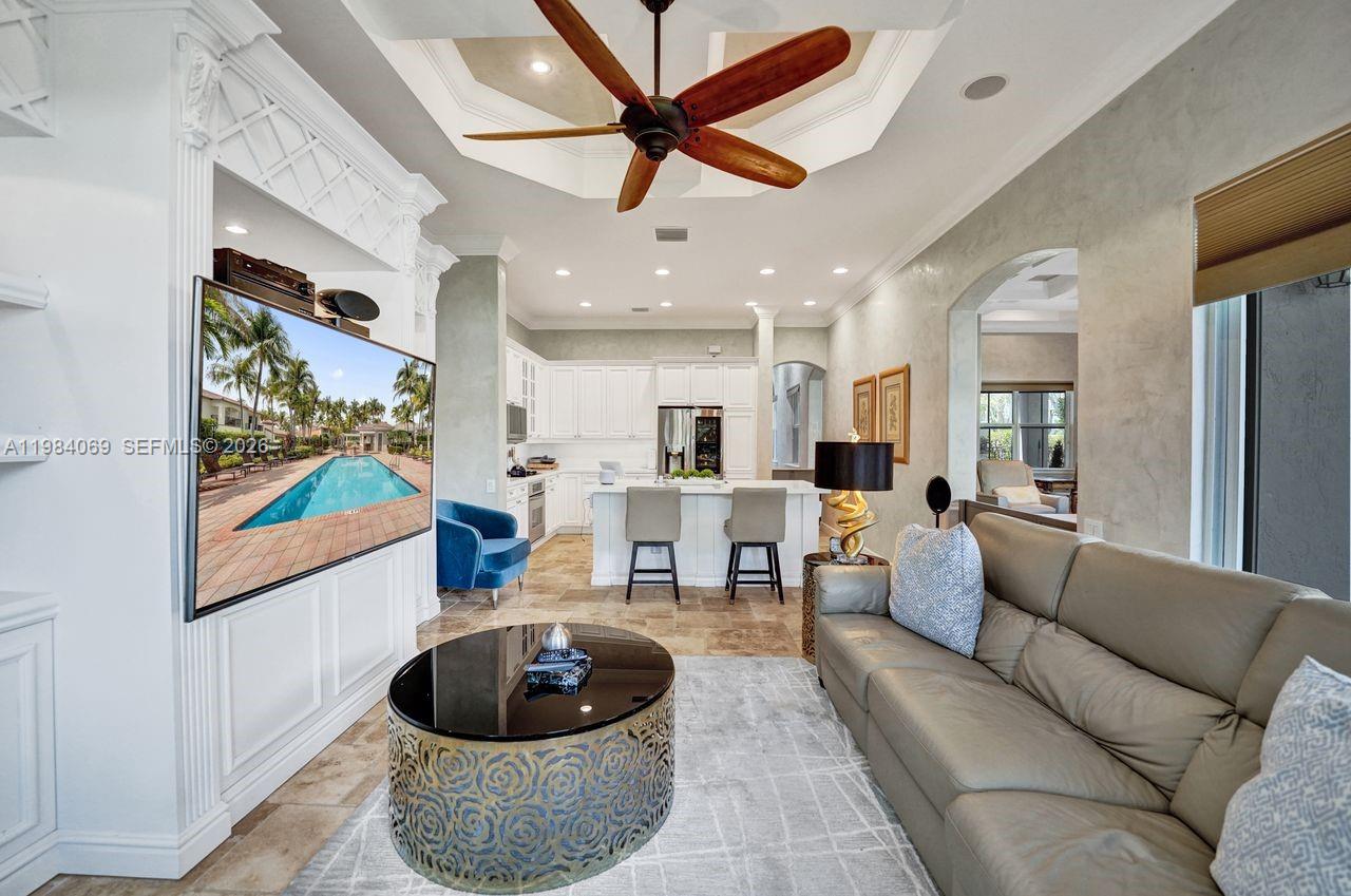 899 W Spinnaker Dr W