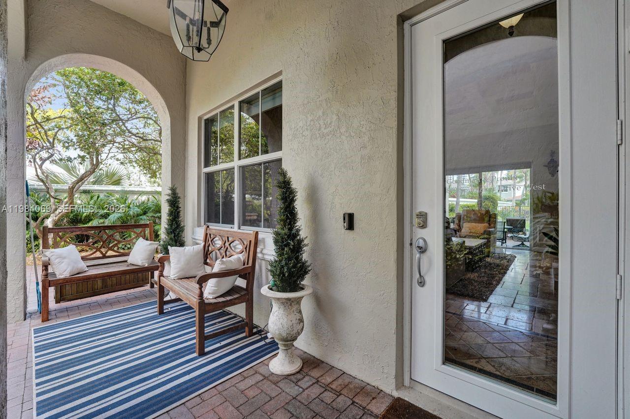 899 W Spinnaker Dr W