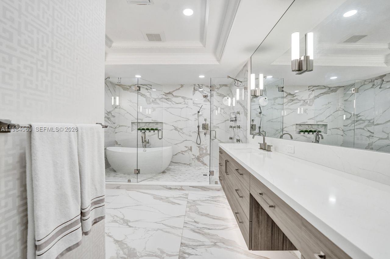 899 W Spinnaker Dr W