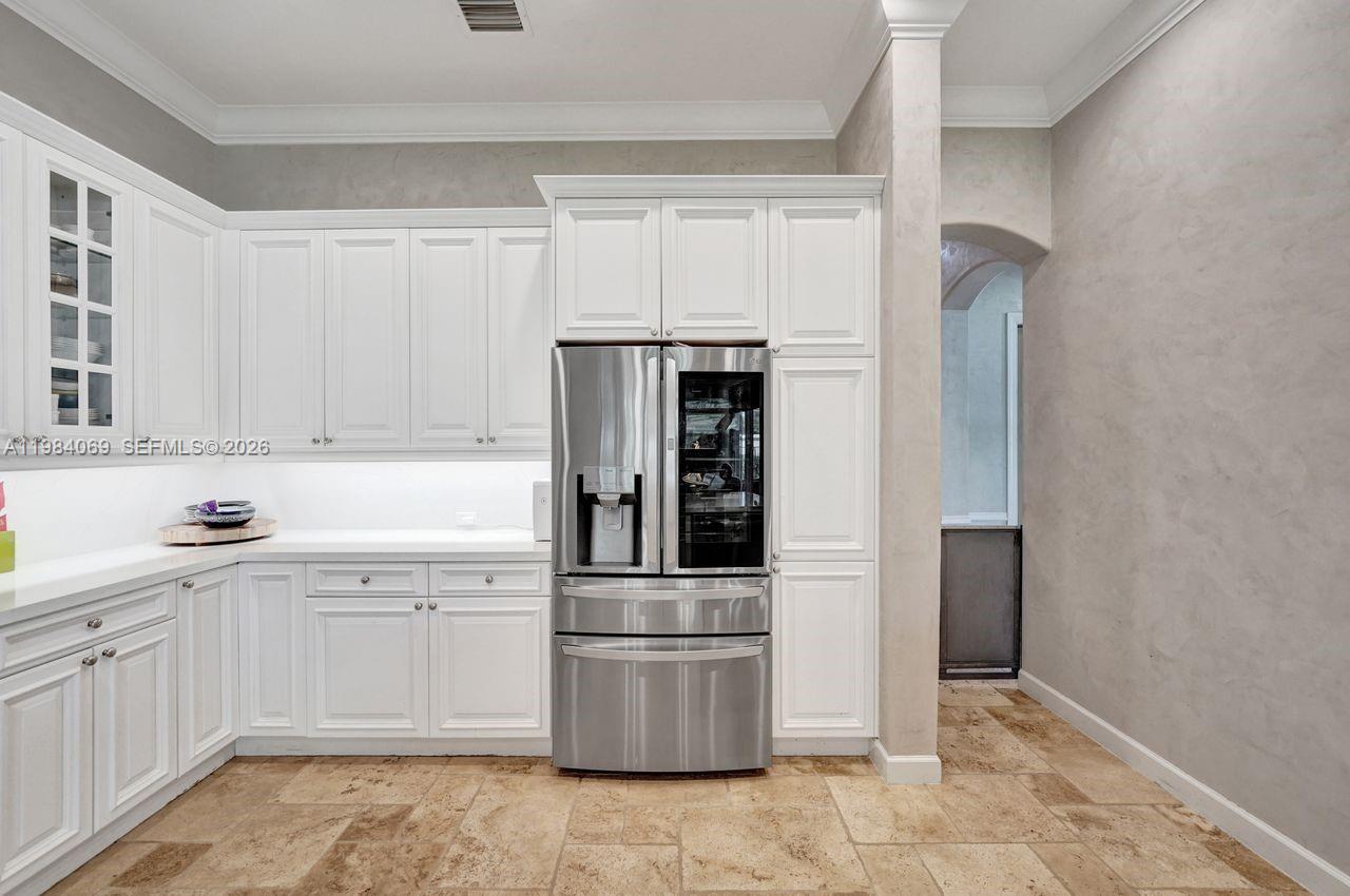 899 W Spinnaker Dr W