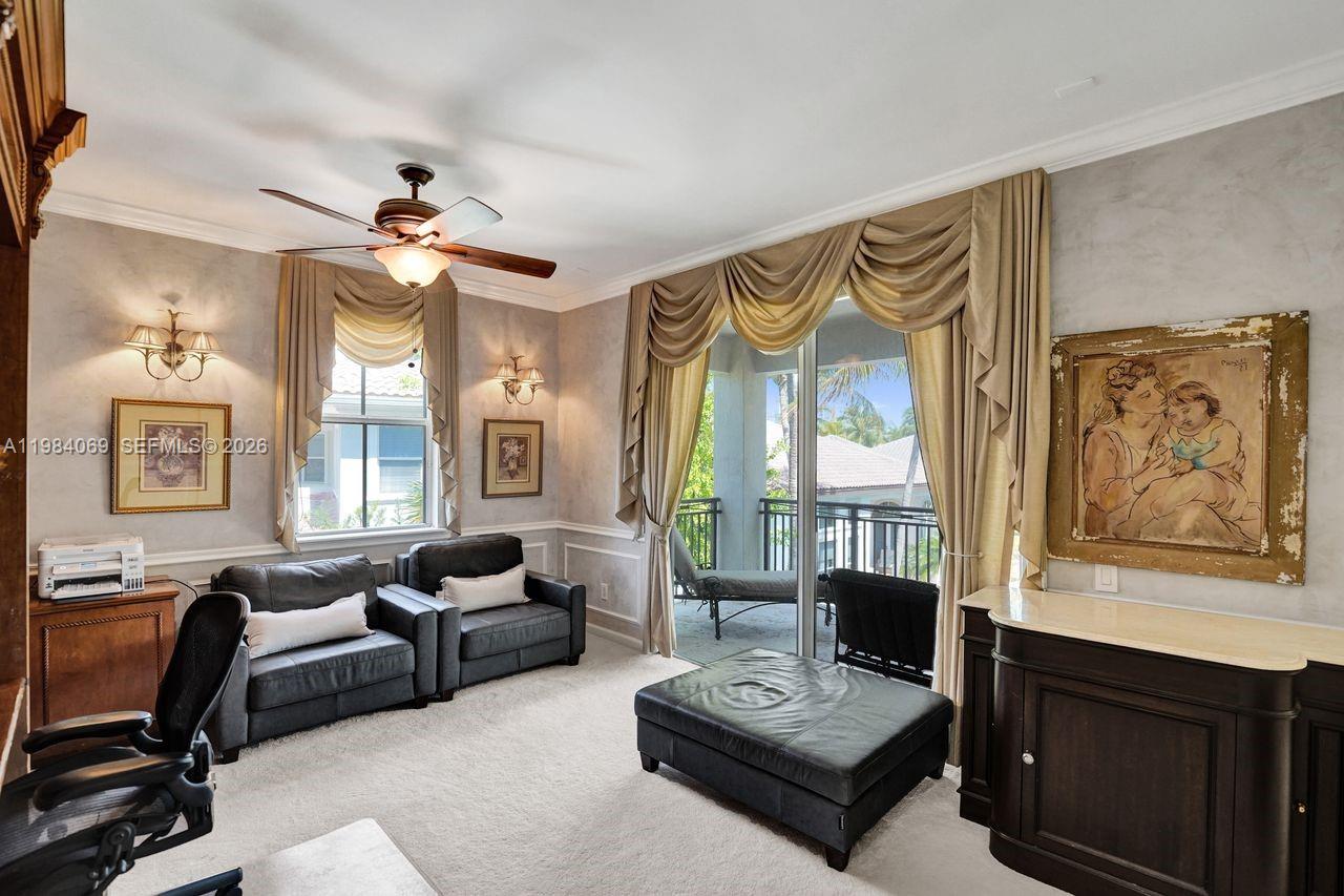 899 W Spinnaker Dr W