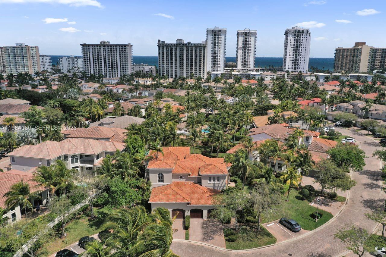 899 W Spinnaker Dr W