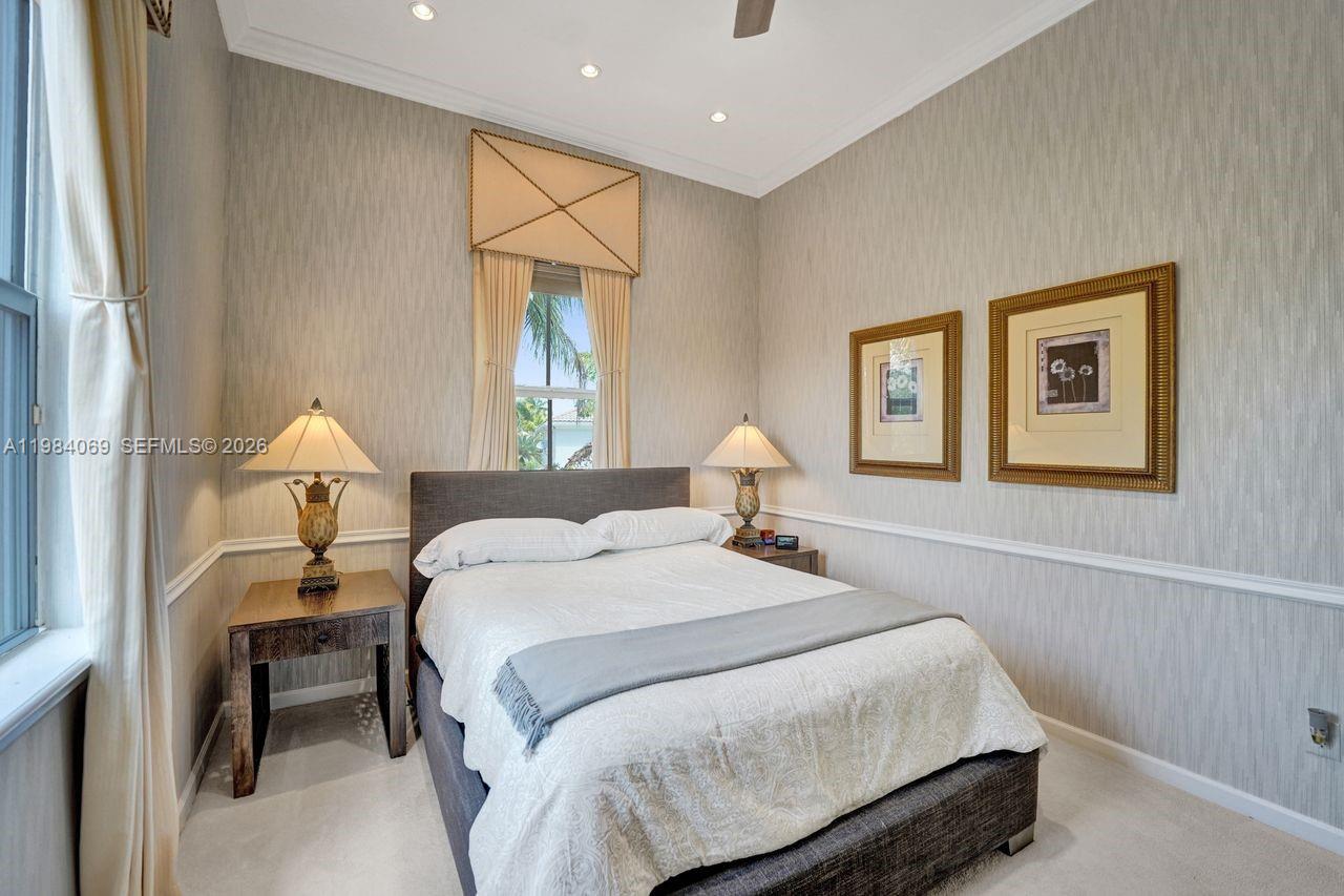 899 W Spinnaker Dr W