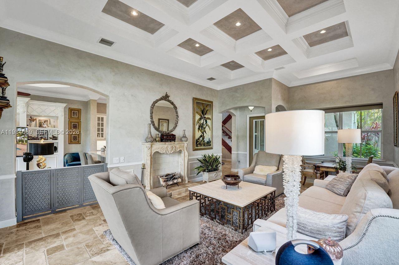 899 W Spinnaker Dr W