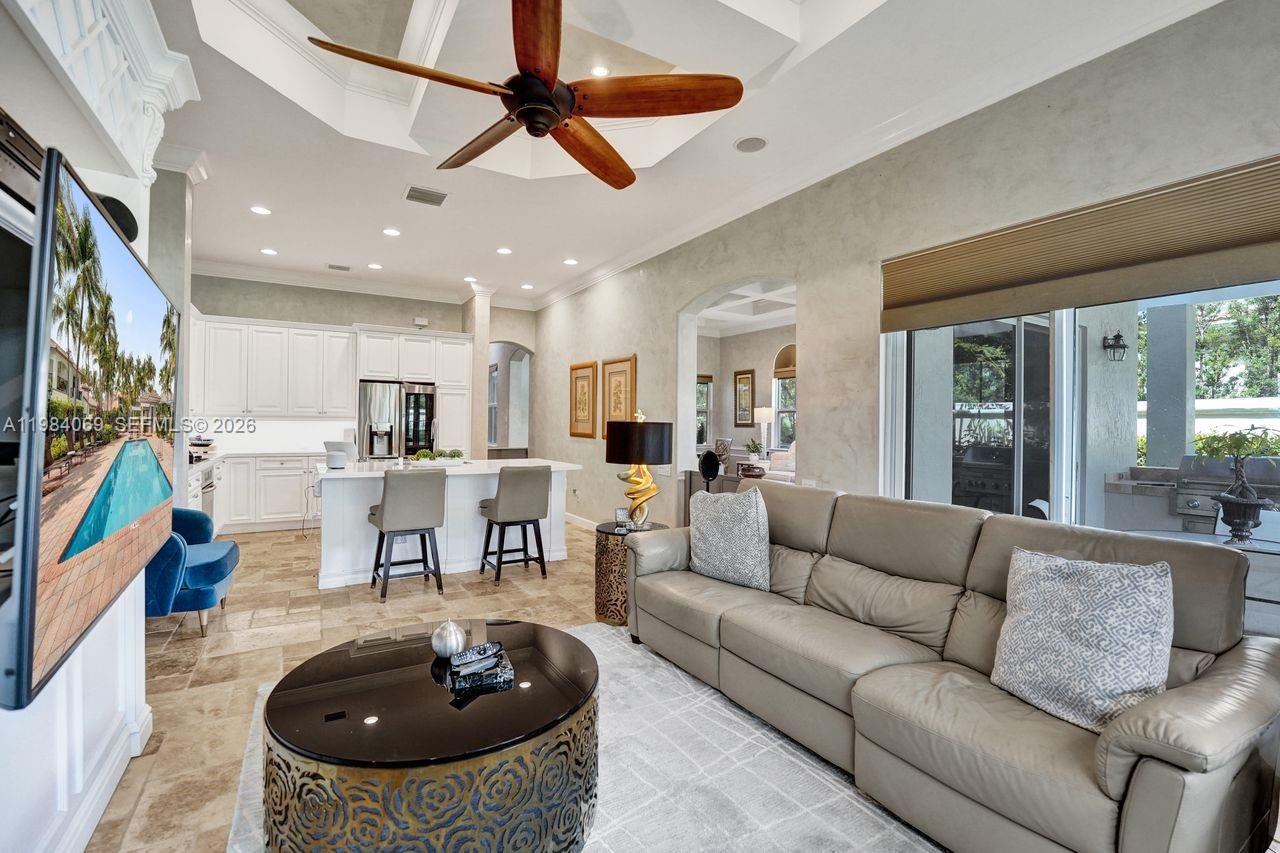 899 W Spinnaker Dr W