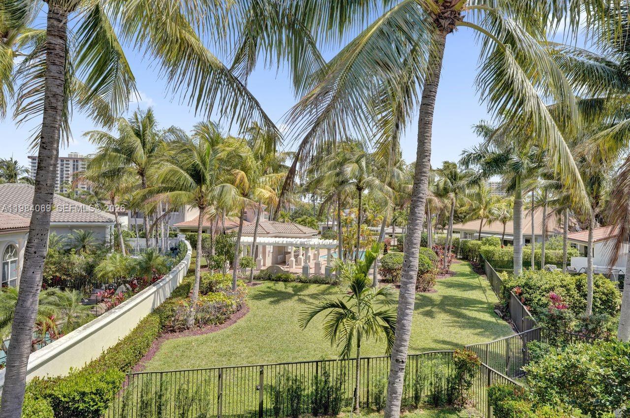 899 W Spinnaker Dr W