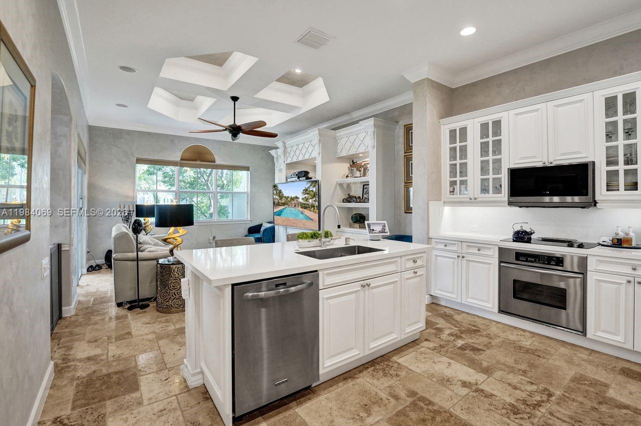 899 W Spinnaker Dr W