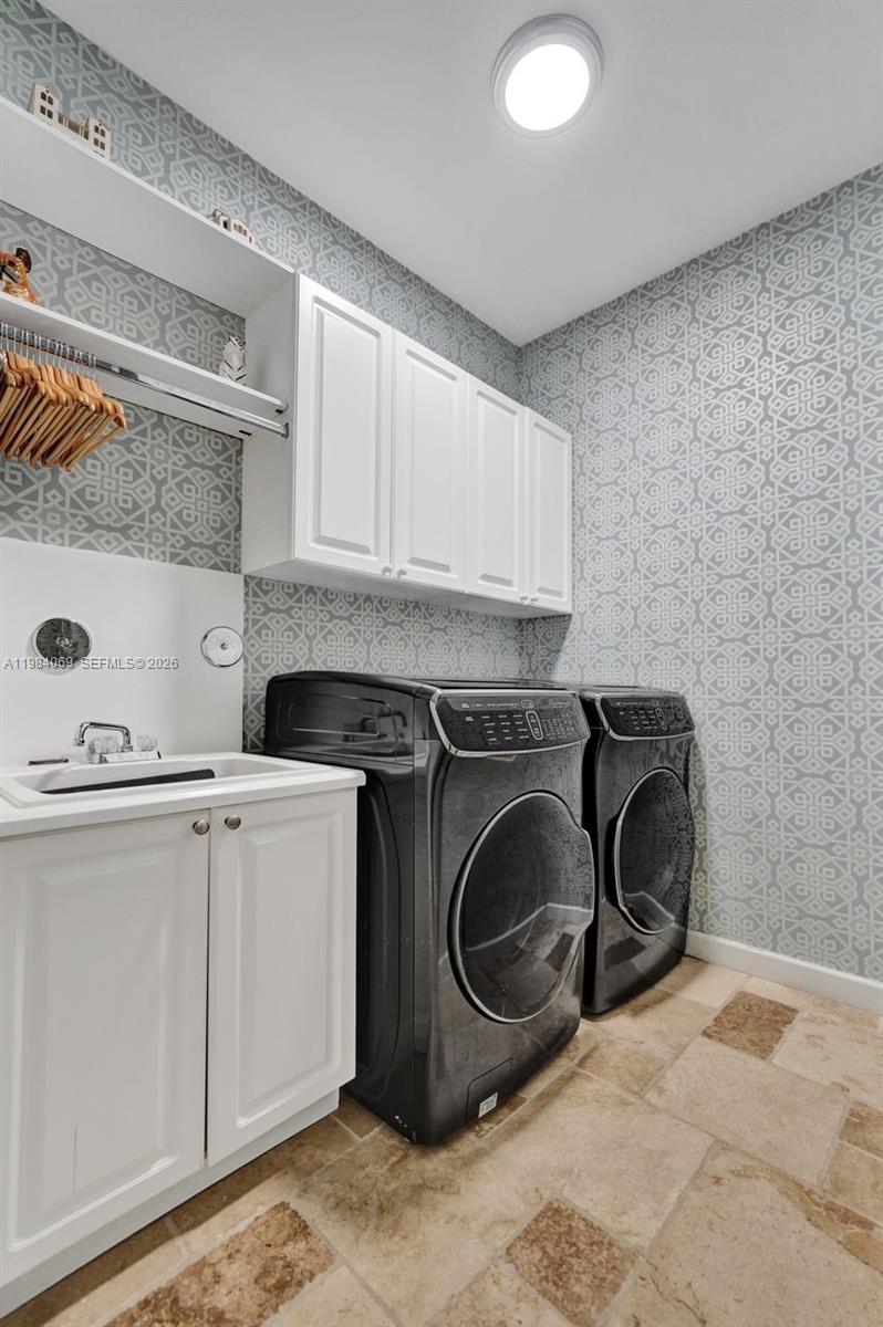 899 W Spinnaker Dr W