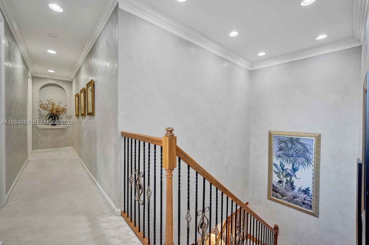 899 W Spinnaker Dr W