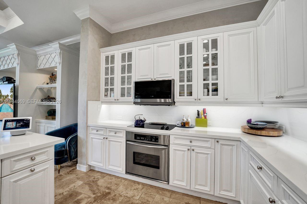 899 W Spinnaker Dr W