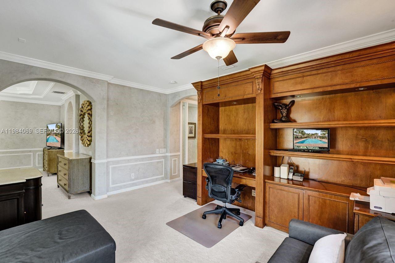 899 W Spinnaker Dr W