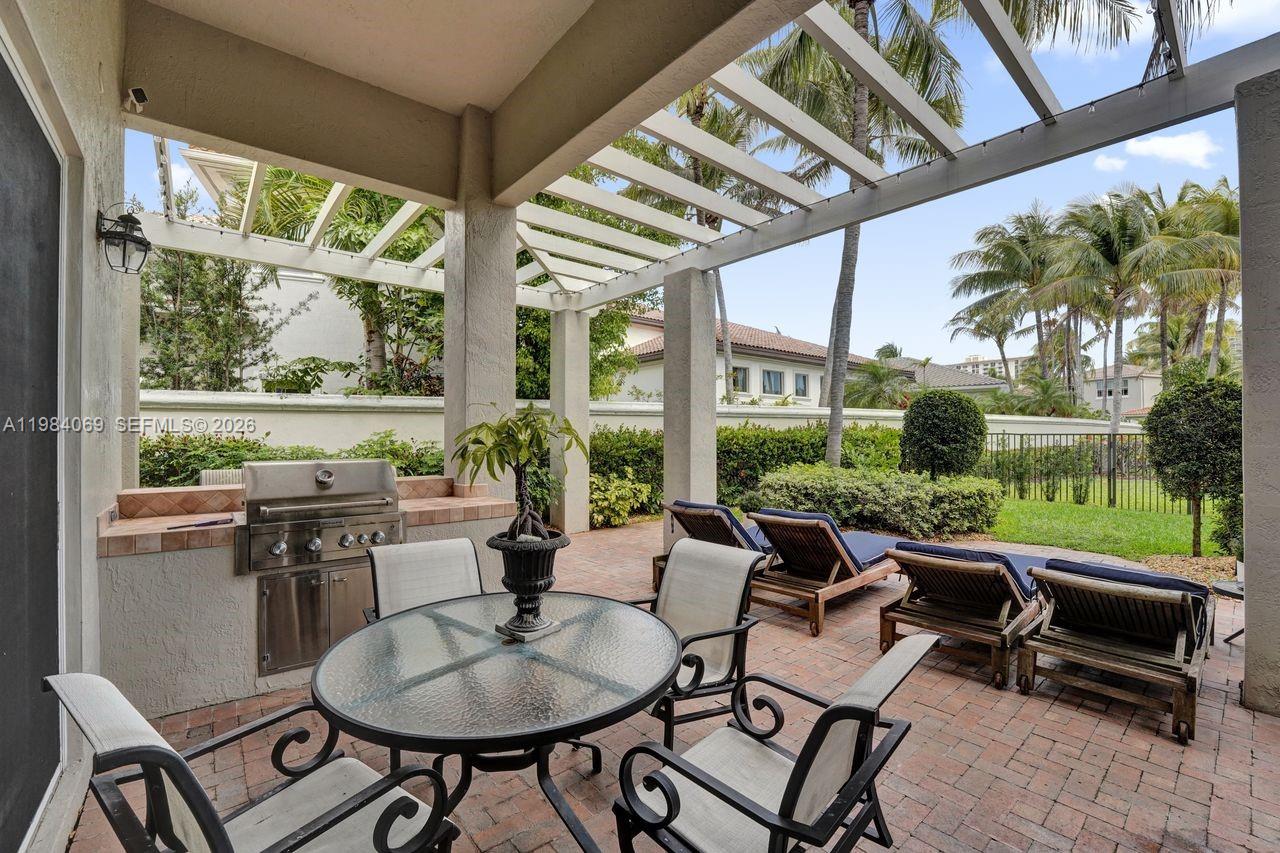 899 W Spinnaker Dr W