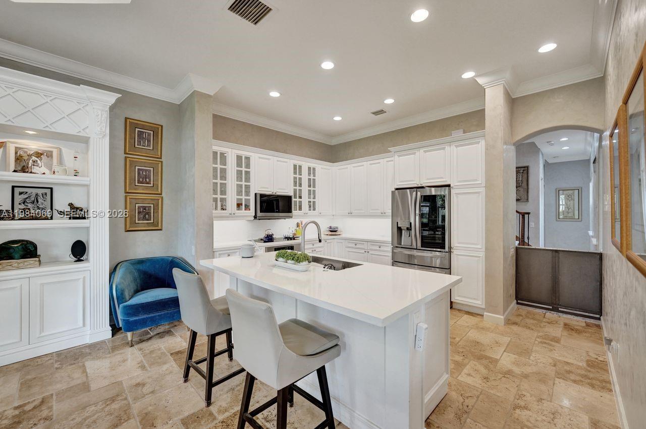 899 W Spinnaker Dr W