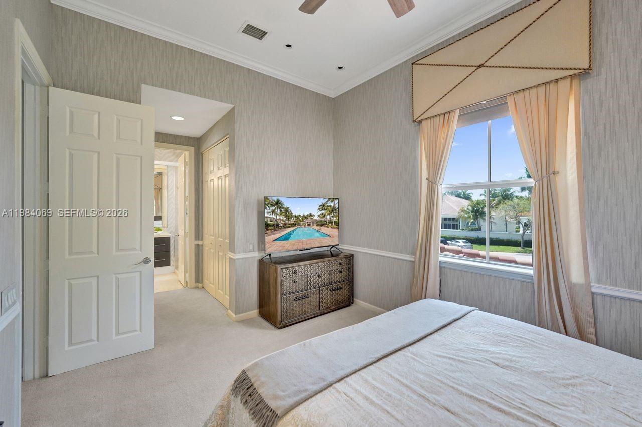 899 W Spinnaker Dr W