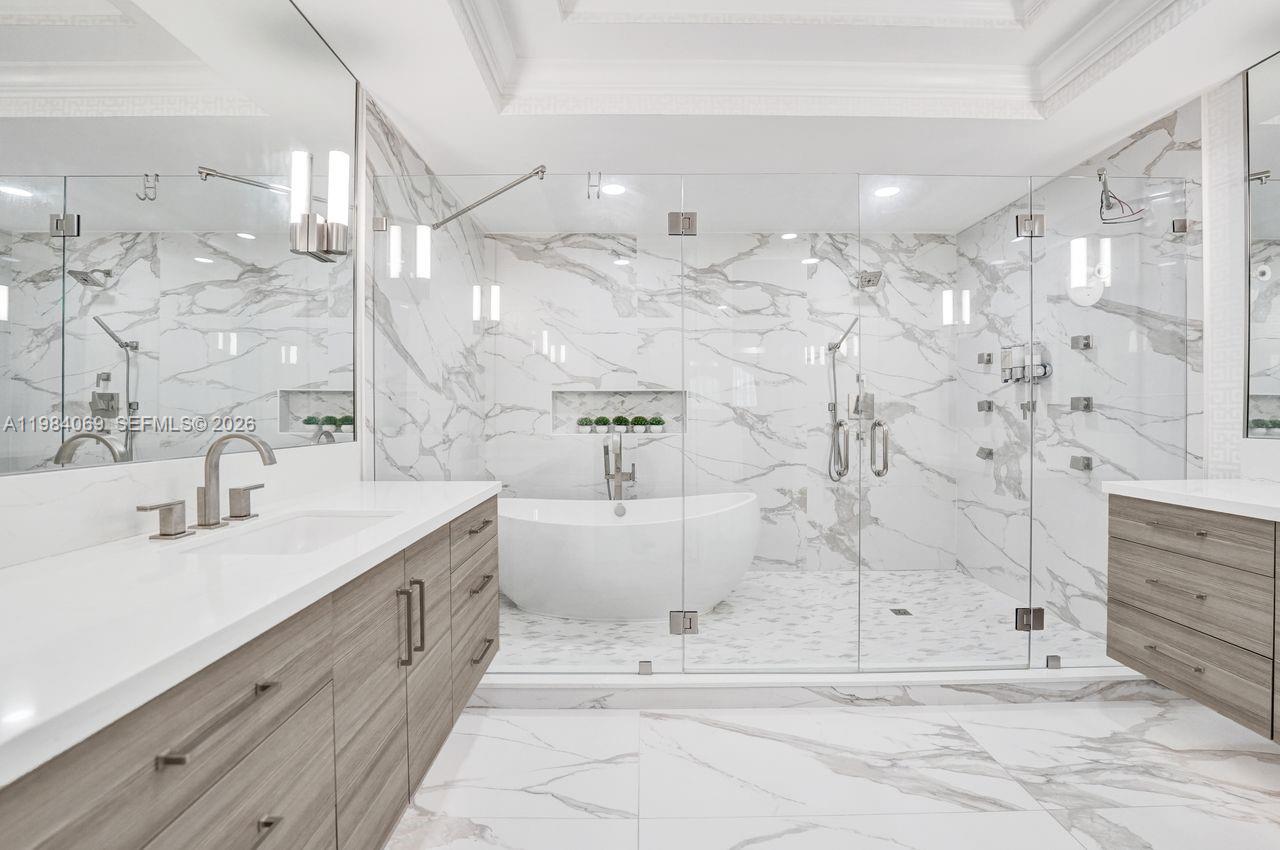 899 W Spinnaker Dr W