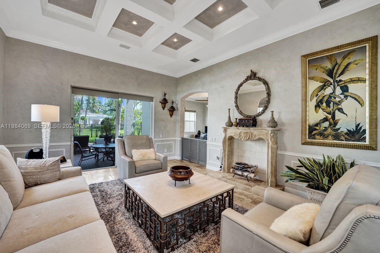 899 W Spinnaker Dr W