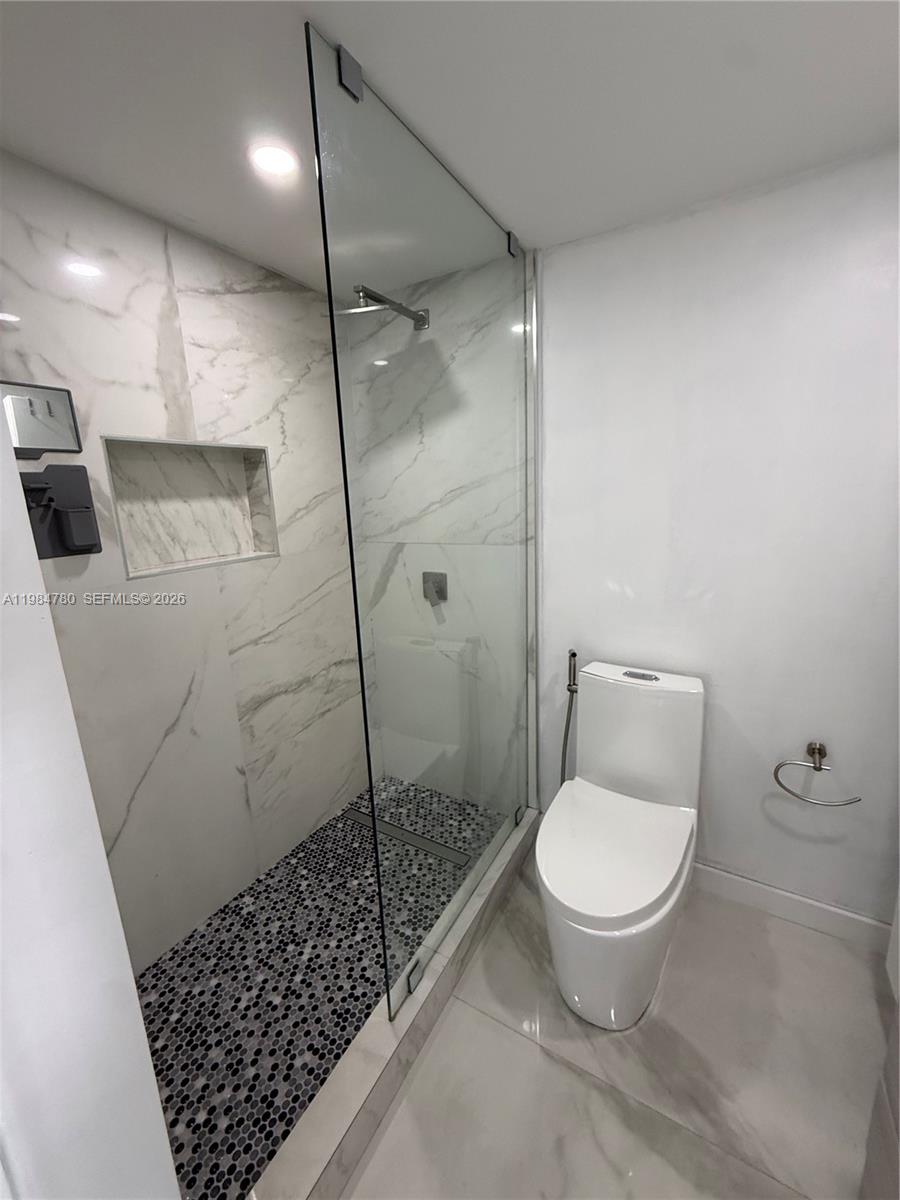 1825 S Ocean Dr # 305