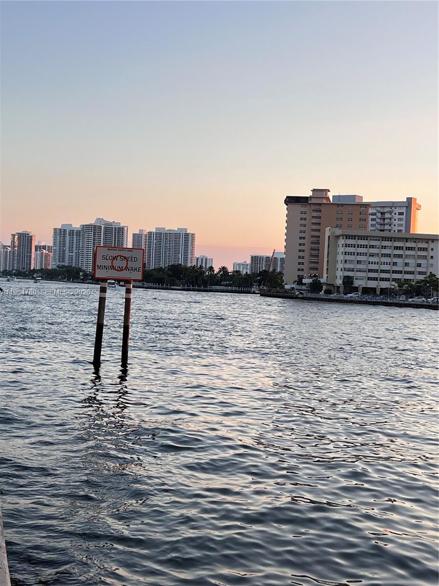 1825 S Ocean Dr # 305