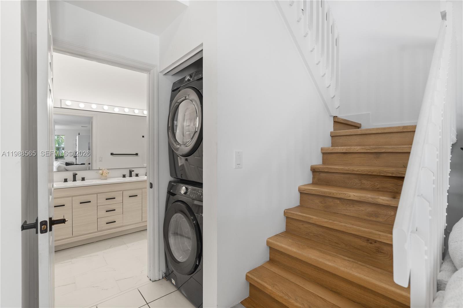 1120 Canella Ln